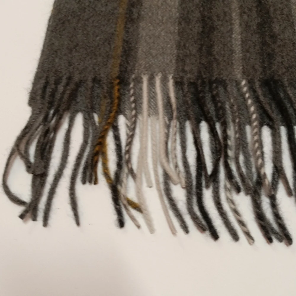 NEW Pure Cashmere Wool Gray Plaid Scarf/Muffler w/ Fringed Edges